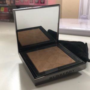 Burberry-pressed powder